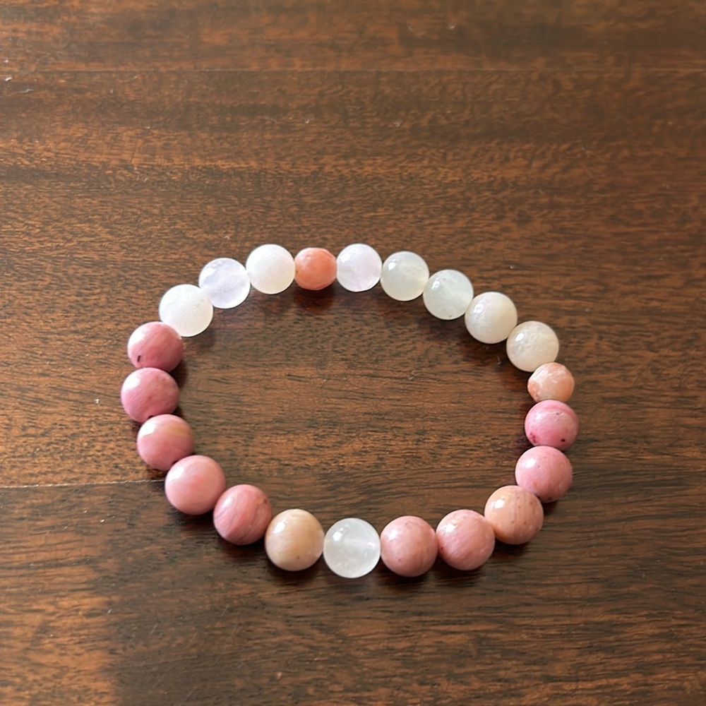 Stretchable semi- precious stone bracelet